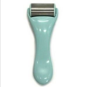 Chloe Emerald Cold Therapy Professional Ice Roller